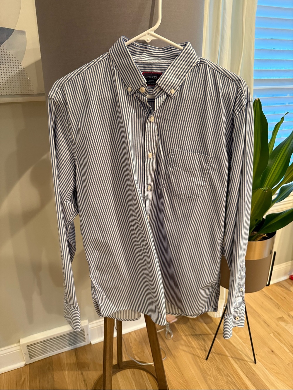 Men’s Untuckit Button Down Size Large